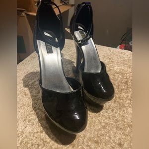 Ellie size 8 black patent leather closed toed high heels
